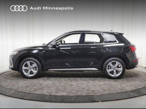 Mythos Black Metallic 2023 Audi Q5 45 S line Premium Plus