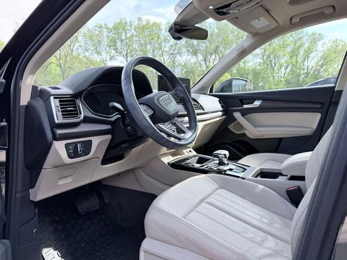 Mythos Black Metallic 2023 Audi Q5 45 S line Premium Plus