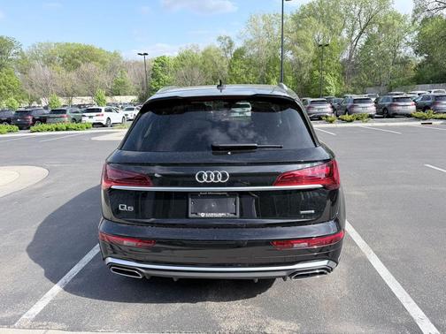 Mythos Black Metallic 2023 Audi Q5 45 S line Premium Plus
