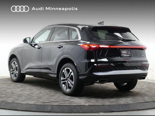 Mythos Black Metallic 2025 Audi Q5 Premium TFSI quattro S tronic