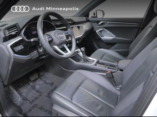 Ibis White 2023 Audi Q3 Premium 40 TFSI quattro Tiptronic