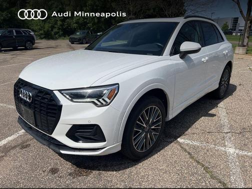 Ibis White 2023 Audi Q3 Premium 40 TFSI quattro Tiptronic