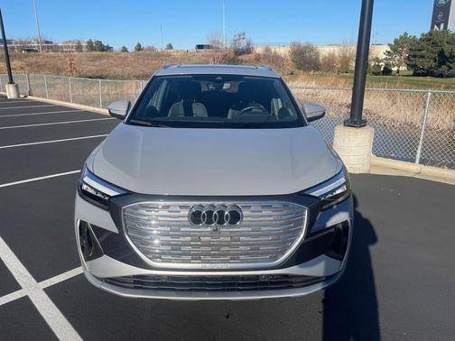 2024 Audi Q4 e-tron Premium 55 quattro