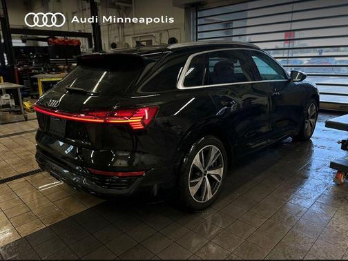 2024 Audi Q8 e-tron Premium Plus