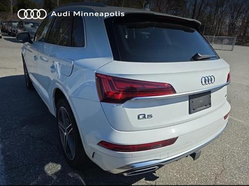 Glacier White Metallic 2023 Audi Q5 e 55 S line Premium Plus