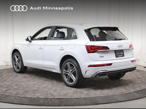 Glacier White Metallic 2023 Audi Q5 e 55 S line Premium Plus