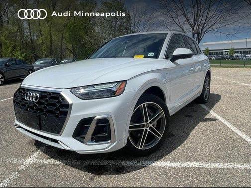 Glacier White Metallic 2023 Audi Q5 e 55 S line Premium Plus