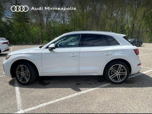 Glacier White Metallic 2023 Audi Q5 e 55 S line Premium Plus