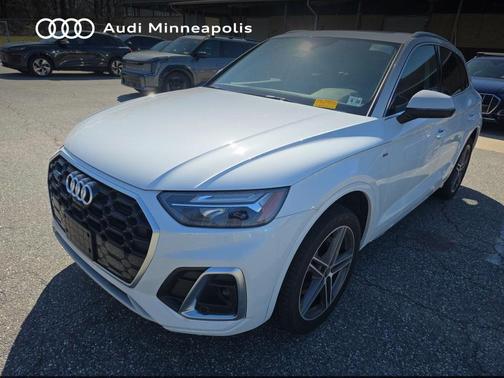 Glacier White Metallic 2023 Audi Q5 e 55 S line Premium Plus