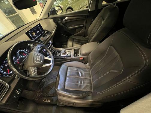 2022 Audi Q5 45 S line Premium