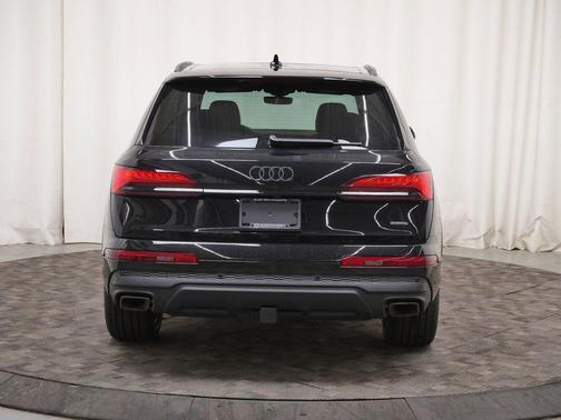 Mythos Black Metallic 2026 Audi Q7 45 Premium