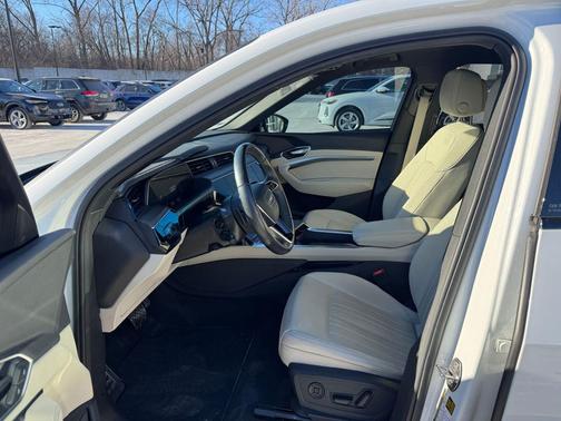 2024 Audi Q8 e-tron Premium Plus