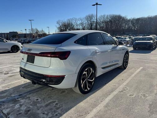 2024 Audi Q8 e-tron Premium Plus