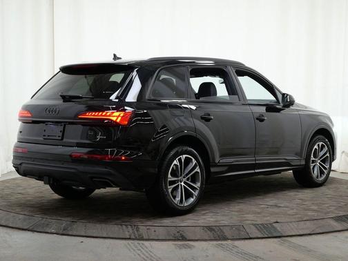 2026 Audi Q7 45 Premium