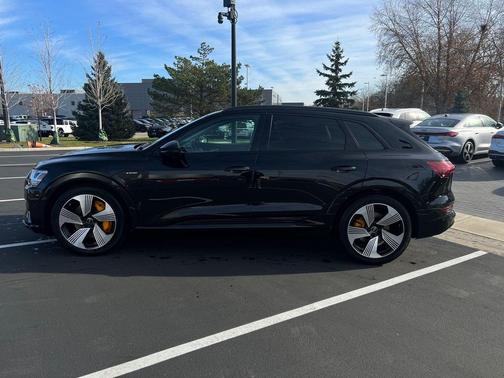 2023 Audi e-tron Premium Plus quattro