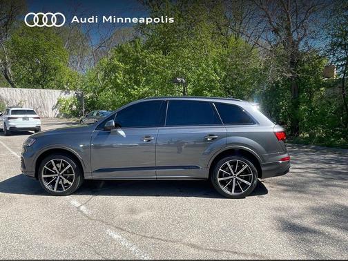 Samurai Gray Metallic 2023 Audi Q7 55 Premium Plus
