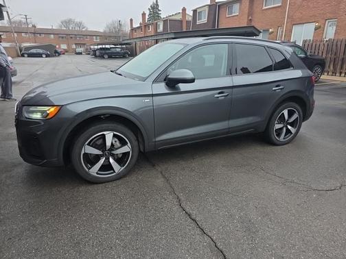2023 Audi Q5 45 S line Premium Plus
