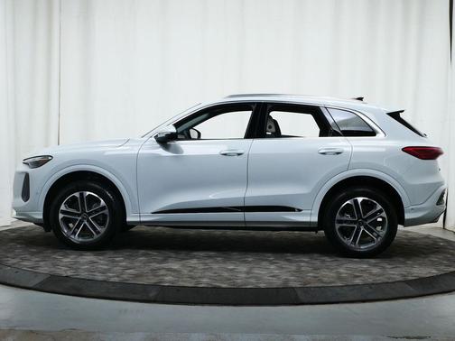 2025 Audi Q5 Premium