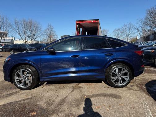 2022 Audi e-tron Premium Plus