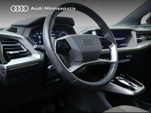 2022 Audi e-tron Premium Plus