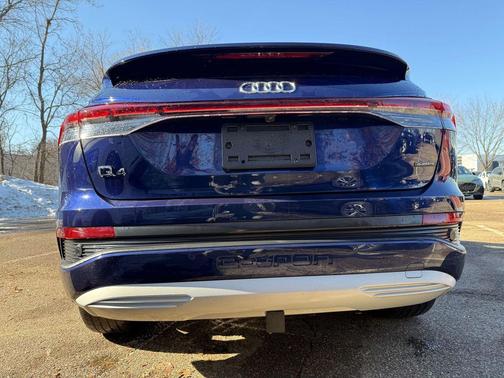 2022 Audi e-tron Premium Plus