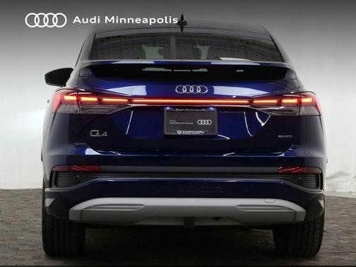 2022 Audi e-tron Premium Plus