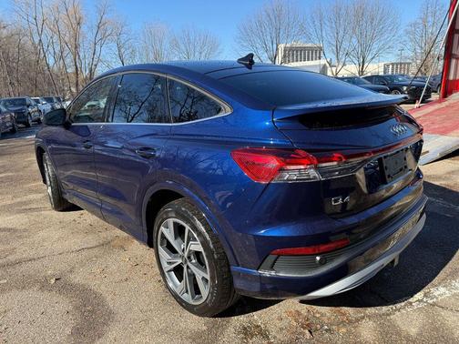 2022 Audi e-tron Premium Plus