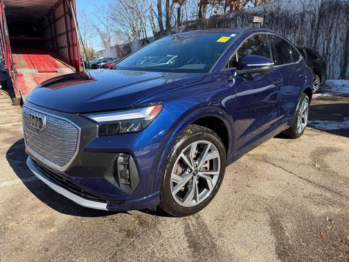 2022 Audi e-tron Premium Plus