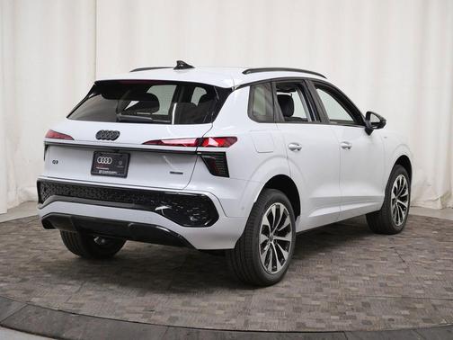 Glacier White Metallic 2026 Audi Q3 TFSI quattro S tronic