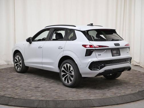 Glacier White Metallic 2026 Audi Q3 TFSI quattro S tronic