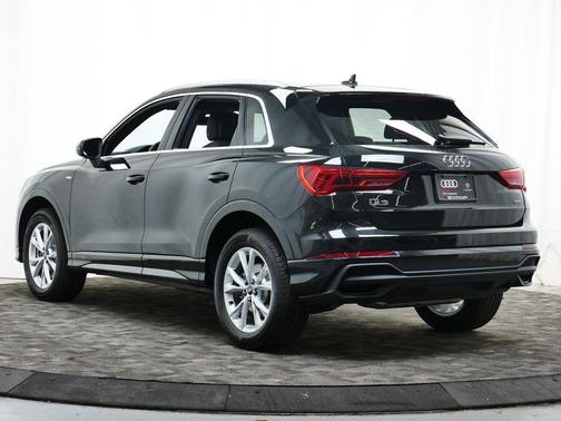 2025 Audi Q3 Premium 45 TFSI S line quattro Tiptronic