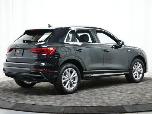 2025 Audi Q3 Premium 45 TFSI S line quattro Tiptronic