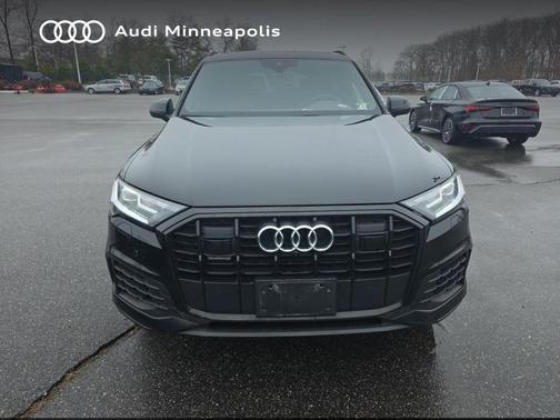 Mythos Black Metallic 2023 Audi Q7 55 Premium Plus