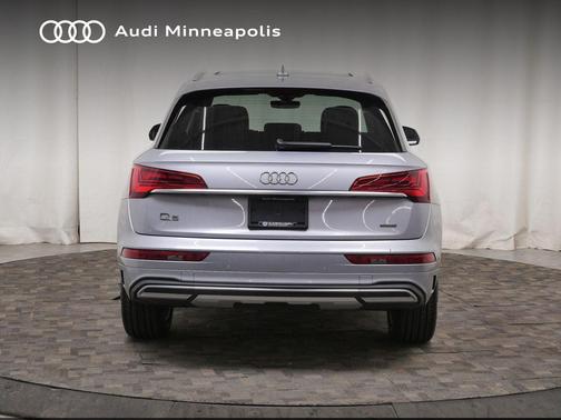 Florett Silver Metallic 2023 Audi Q5 40 Premium Plus