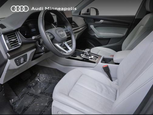 Florett Silver Metallic 2023 Audi Q5 40 Premium Plus