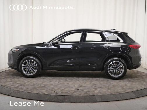 Mythos Black Metallic 2025 Audi Q5 Premium TFSI quattro S tronic