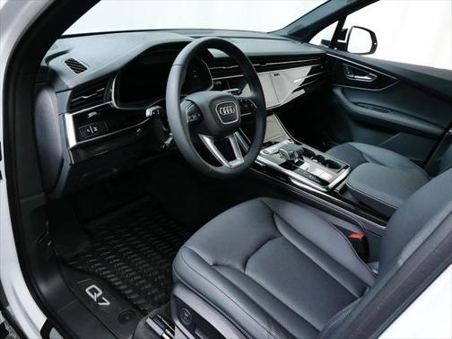2025 Audi Q7 55 Premium Plus