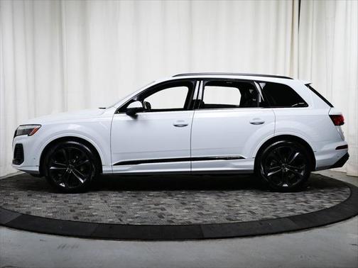 2025 Audi Q7 55 Premium Plus