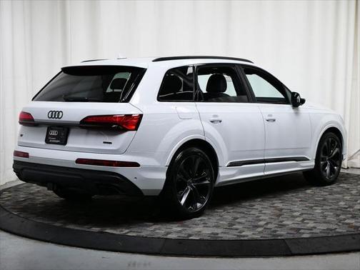 2025 Audi Q7 55 Premium Plus