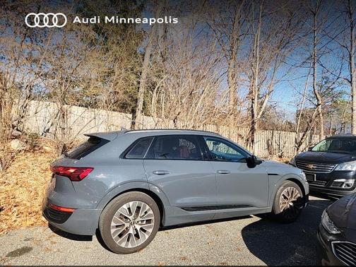 2024 Audi Q8 e-tron Premium Plus