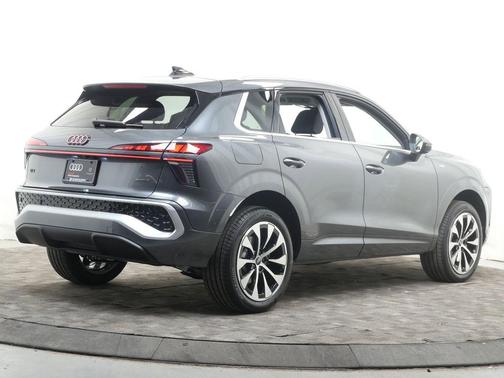 Daytona Gray Pearl Effect 2026 Audi Q3 TFSI quattro S tronic