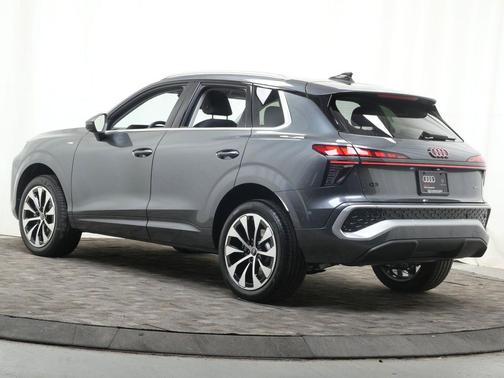 Daytona Gray Pearl Effect 2026 Audi Q3 TFSI quattro S tronic