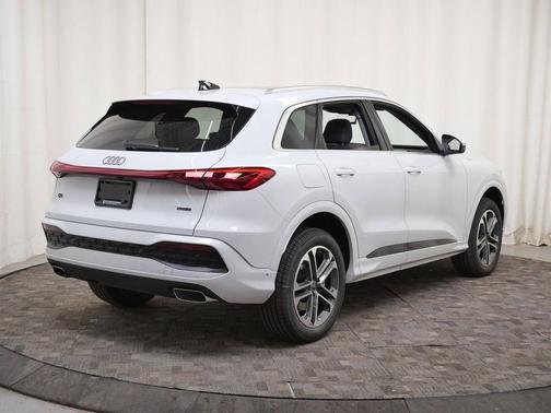 Glacier White Metallic 2026 Audi Q5 Premium TFSI quattro S tronic