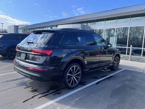 2022 Audi Q7 55 Premium Plus