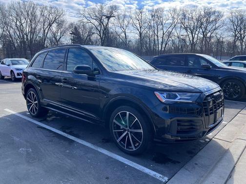 2022 Audi Q7 55 Premium Plus