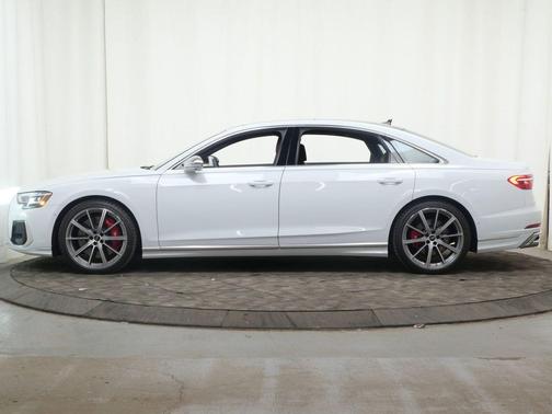2025 Audi S8 4.0T