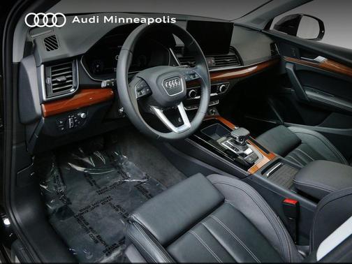 2023 Audi Q5 45 S line Prestige