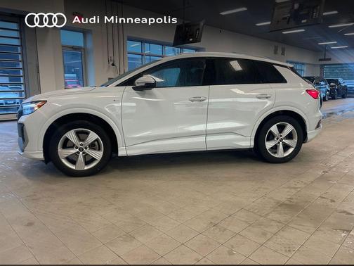 2024 Audi Q4 e-tron Premium 55 quattro