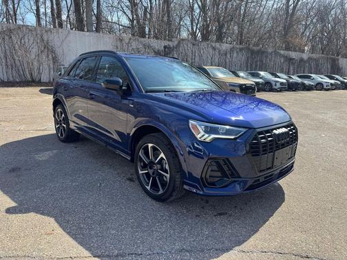 Navarra Blue Metallic 2025 Audi Q3 45 S line Premium Plus
