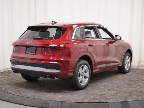 Grenadine Red Metallic 2026 Audi Q5 Premium TFSI quattro S tronic